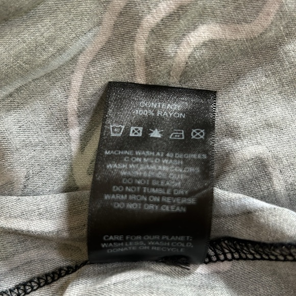 Level Ten Design 80’s inspired Black Rayon button front shirt Geometric Large - Picture 11 of 11